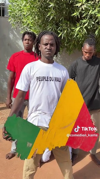Le Mali 🇲🇱 Tu es dans mon sang, dans ma langue, dans mes silences et dans mes combats. Même quand tu souffres, même quand tu chancelles, je ne peux ni te renier ni t’oublier. Tu es ma racine, mon identité, ma fierté profonde. J’ai vu tes blessures, tes larmes, tes injustices. J’ai vu tes enfants se diviser, douter, parfois se perdre. Mais j’ai aussi vu ton courage, ta dignité, ta force silencieuse. Tu as résisté, encore et encore, quand beaucoup auraient abandonné.