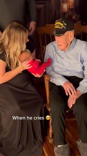 5.9M views · 214K reactions | Look at this touching moment when a World War II veteran meets his great-great-granddaughter for the first time.梁❤️  Video Credit/TikTok: Daily Mail #MilitaryMakeover #WorldWarIIVeteran #SupportOurVeterans #VeteranFamilies | Military Makeover | Facebook