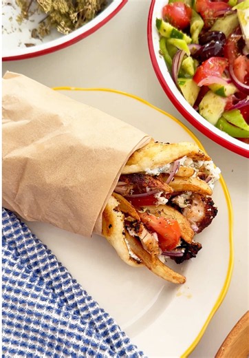 This homemade Greek chicken gyro is one of the best street food classics you can make at home 🇬🇷🌯 Juicy marinated chicken, creamy tzatziki, seasoned toasted pita, homemade fries, and plenty of authentic Greek feta. The secret to a great gyro is using full-fat Greek yogurt in both the marinade and the tzatziki, it makes all the difference. Chicken Marinade - Chicken thighs - 1/3 cup full-fat 5% Greek yogurt - 1 tsp salt - 1 tsp black pepper - 1 tbsp smoked paprika - 2-3 cloves garlic - 1 tbsp 