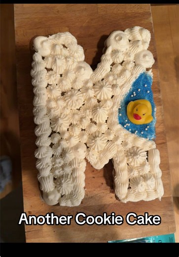 Cookie cake for my friend Morgan’s Task Master themed birthday party! I love that with different piping tips you can still get a cool vibe with just one frosting color! #baking #cookiecake #brownbutterchocolatechipcookies #homemadefrosting #taskmaster #birthdaycakeideas @user887122140481