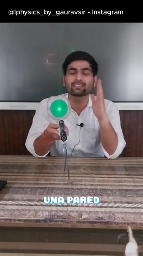 ¡Ver el sonido con un láser! 🤯 Ciencia en acción. ¿Sabías que el sonido se puede ver con luz? En este experimento, un láser refleja las vibraciones de una membrana al ritmo de la voz, proyectando las ondas sonoras en la pared. Lo invisible se vuelve visible gracias a la física. 🚀✨ 🔑 Hashtags: #Ciencia #Fisica #Experimentos #Sonido #Laser #Curiosidades #AprenderEsDivertido #OndasSonoras | Píldoras de Curiosidad