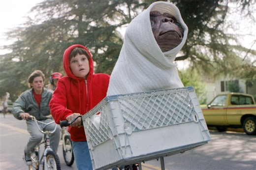 'E.T.' actor Henry Thomas recalls he did not handle being a child star well