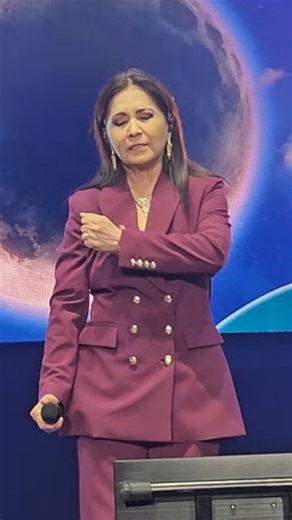 295 reactions · 71 shares | Luna - Ana Gabriel en vivo desde el Santander Arena en Reading, PA el 25 de Octubre del 2025 como parte de su gira “Claro De Luna Tour” 曆 #AnaGabriel #ClaroDeLuna #ClaroDeLunaTour #LunaDeAmerica #AG2025 #YLaFiestaContinua | Ana Gabriel México Fans | Facebook