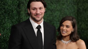 Hailee Steinfeld gets her Super Bowl moment as Josh Allen waits his turn