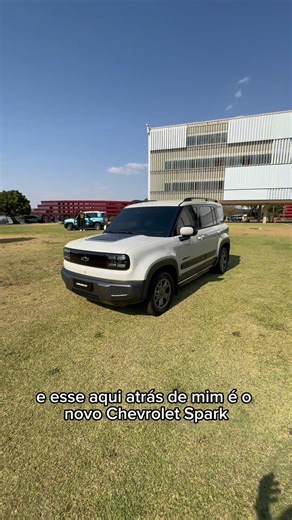 O Chevrolet Spark EUV finalmente chegou ao Brasil, agora para ser o modelo elétrico mais barato da marca no Brasil. O preço parte de R$ 159.990 e quem quiser ainda pode adicionar três pacotes de personalização, Rush, XR ou Trail Motion, como o do vídeo, por R$ 4.990 extras. A autonomia chega a 258 km com uma carga e a GM afirma que é possível recarregar a bateria de 42 kWh de 30 a 80% em cerca de 35 minutos quando plugado em corrente contínua. O motor tem 101 cv e 18,3 kgfm de torque, e o carrin