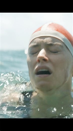 【Young Woman and the Sea】Through the Jellyfish Swarm!#movie #shorts