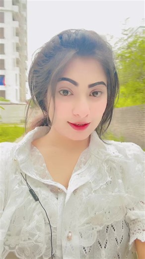 Outdoor Fashion Statement: Ruffled Lace Top Style