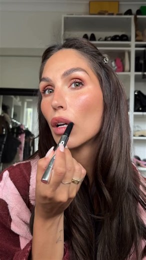 Sara Mesa on Instagram: "✨How to make your hazel eyes pop 101 makeup tutorial✨ Eyes: @morphebrushes call your bluff eyeshadow @rarebeauty eyeliner in compassion @hourglasscosmetics mascara Face: @diorbeauty backstage 2.5W @nudebynature radiance drops 01 bronze @makeupforever concealer 1N14 @mcobeauty contour stick medium/dark @copinibeauty bitter chocolate @hauslabs blush crème glassy cayenne @mcobeauty freckle pen Brows: @titobeautyseries brow gel @morphebrushes brow powder mocha Lips: @benefit