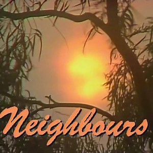 A #ThrowbackThursday to see you through to the bank holiday weekend! Not long now until you'll be able to hear Neighbours' opening credits 5 days a week again. 🧡 Do you have a favourite opening sequence? Let us know in the comments! ⬇️ | Neighbours UK