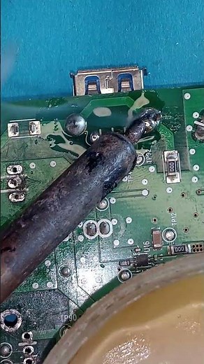 USB port replacement on laptop 1