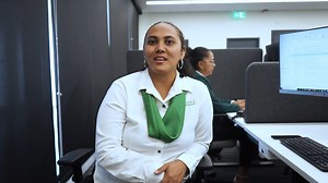 👩🏻‍💼 | Eliza Soekirman werkt op de afdeling Assuria Support Center. 📞 | Samen met haar collega's is ze verantwoordelijk voor het behandelen van ingekomen berichten via onze online kanalen en het beheer van onze telefooncentrale. 👩‍👧 | Verder hecht ze waarde aan haar dochter en tijd met haar collega's. 🤗 | Laten we Eliza beter leren kennen! #ZEKERISZEKER | Assuria Verzekeringen