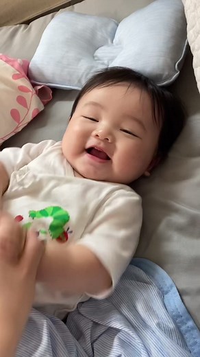 タッチ❤️#赤ちゃん #生後6ヶ月 #癒し