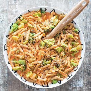Lentil Pasta with Roasted Garlic, Broccoli & Creamy Red Pepper Sauce - Watch Learn Eat