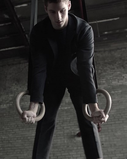 Hold on tight: gymnast Alec Yoder defies gravity in BOSS tailoring for his #SuitChallenge Discover more: bit.ly/_suitchallenge | BOSS