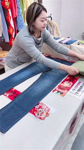 Unbelievable! Learn to Fold Clothes in Just 3 Seconds