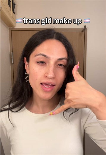 Tips for Feminizing Your Face as a Drag Queen