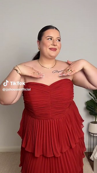 Because you deserve a dress that fits like a dream. Our best-seller flatters every body—add to cart now and slay your next RSVP 💌✨️ #weddingguestdress #formaldress #datenightdress #dressideas #bridesmaiddress #plussize #plussizefashion #plussizestyling