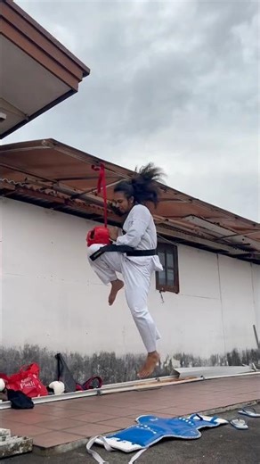 Explosive 😱 Jump knee KO | Muay Thai Power#muaythai #combat #striking #fight #Canada