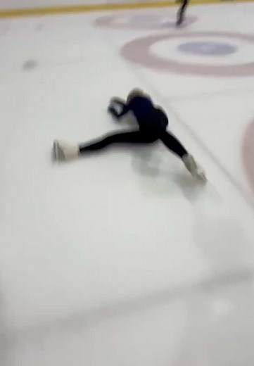 #figureskating #sport #relatable #fails #fyp #fypシ゚ #unfrezzmyaccount #australiafigureskater #fypppppppp #friends #falls #fyppppppppppppppppppppppp #fypppppppppppppppppppppppp #fypシ゚viral🖤tiktok #50 #ausfigureskating