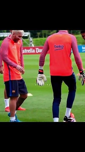 Messi Unbelievable Skills Compilation - Football Highlights