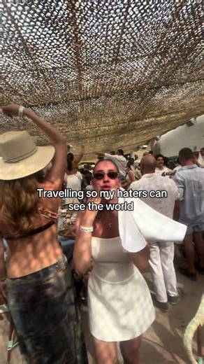 London Travel Recommendations and OOTD Insights