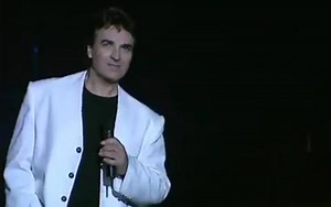 LA VIDEO DU DIMANCHE MIDI : Bonjour mes amis, L'un des grands moments magiques du Casino de Paris "Sans toi je suis seul". Merci au public chaleureux de Belgique pour leur présence ce week-end et leur fidèle amitié. Cela m'a fait chaud au cœur de vous retrouver. Prenez soin de vous, je vous embrasse On se retrouve prochainement (sous réserve de modifications) : - 28 juillet : La Ferme Théâtre - 07230 LABLACHERE - Résa : 04.75.36.42.73 (au profit d’AHI et pour mon anniversaire😉) - 7 août : Salle