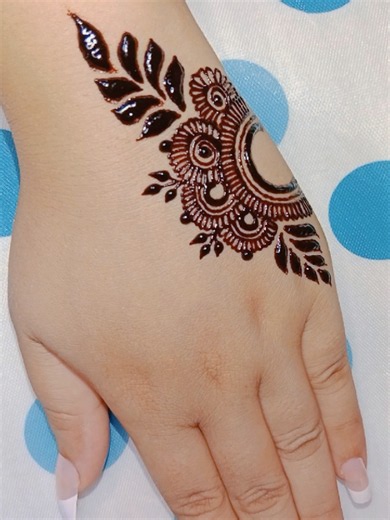 Bridal Mehndi Cone Guide from HOOR BRANDED CL