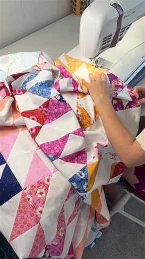 Ever heard of a “victory lap” on a quilt top? 🧵✨ After I finish piecing a quilt, I like to sew a quick line of stitching all the way around the outer edge. This simple step locks in those seams, keeps blocks from stretching, and stops seams from popping open while you baste, quilt, and bind. It only takes a minute, but it makes SUCH a difference—especially on quilts with lots of tiny pieces or bias edges. Think of it as giving your quilt top a little seatbelt before the next step! Do you sew a