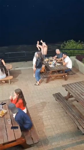 UBER eventos. DJ. LUCES. PISO LED/ FOTO /VIDEO on Instagram: "Sonido @uber_eventos Show en vivo de @ale_guichon_solista En @terrazasdelacosta Una noche de música, ritmo y un ambiente fliar hermoso!"