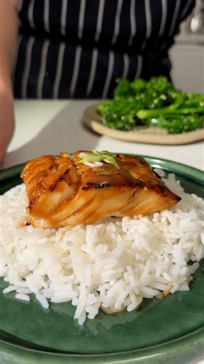 @tescokitchen on Instagram: "Fine dining from the comfort of your own home 💙 Even better when paired with Les Sarrins Rose 🍷 2 x 280g Tesco Finest cod loin 40ml mirin 40ml sake 40g miso paste 1 tbsp sugar 120g jasmine rice 180ml water 120g tenderstem broccoli ¼ tsp Sesame oil ½ tsp Soy sauce 1 tsp sesame seeds - toasted 1x spring onion sliced 1. In a small saucepan put the mirin and sake together and cook for 30 seconds until the alcohol evaporates. Next add the sugar and miso paste, heat unti