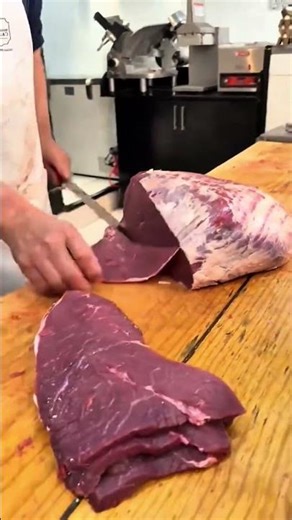 God-level meat cutting skills with great precision