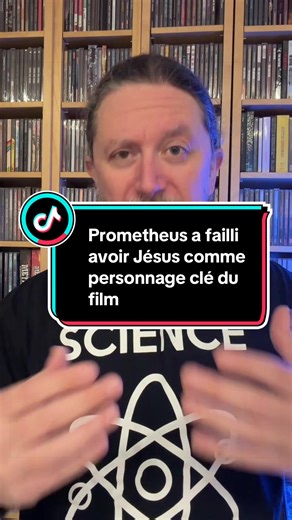 #filmtok Le film #Prometheus de Ridley Scott a évolué. Après avoir été conçu à l'origine comme un prequel du film #Alien, le scénario s'est transformé pour évoquer la célèbre théorie des Aciens Astronautes qui a inspiré d'autres œuvres cultes comme #stargate, Battlestar Galactica ou Indiana Jones Et Le Royaume Du Crâne De Cristal. Et à un moment de l'écriture, il a été question que #Jesus apparaisse dans le film.