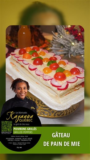 Recette gâteau de pain de mie Ingrédients Un paquet de pain de mie, sans croûte Environ 200 g de saumon fumé Une carotte râpée Environ 100 g de tomates cerises 1/2 bâton de fromage à la crème 4 cubes de fromage, de la vache qui rit Variante Vege: remplacer les fromages par une tartinade de tofu. 4 cuillères à soupe de la marinade, poivrons, grillés, Sel, poivre, au goût Instruction, Fouetter le fromage à la crème et le fromage, la vache qui rit et la marinade poivrons, grillés jusqu’à l’obtentio