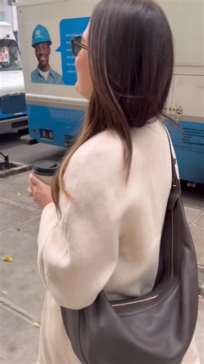 Mallory Kugler Goldman on Instagram: "A New York minute with Mally!! Outfit of the day in NYC. Save for your next trip! xx"