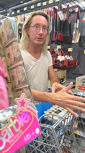 Kind stranger gets a surprise gift for extending a helping hand! | Story ComeBack