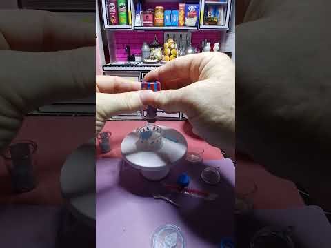 Miniverse Treats Making Blue Raspberry Icee. #miniverse #mga