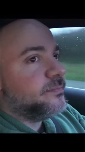 DEFINITELY include side projects on your resume... when it makes sense.