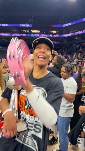 Shake your tambourine go an’ get yourself an MVP 🎶 #WNBAFinals | @YouTubeTV | WNBA