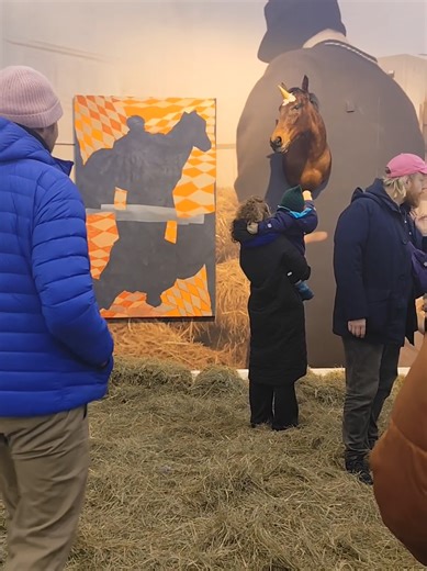 The Spinnerei Winter Rundgang is a seasonal open-gallery walk through one of Leipzig’s most important art spaces. Former factory halls turn into exhibition rooms, where contemporary art, installations and unexpected encounters meet industrial history. Cold air outside, warm light inside – and art that makes you stop, look twice, and think.#art #gallery #horses