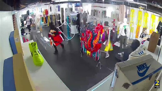 ‘Flash mob’ steals $25,000 worth of clothes from Atlanta store