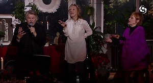 Síðasti þátturinn af Heima með Helga fór fram á laugardaginn. Helgi, Vil­borg og Reiðmenn vindanna þakka fyr­ir hönd allra sem að þátt­un­um komu, af hlýju, all­ar þær kveðjur og þakk­læti sem þeim hef­ur verið sýnt í tengsl­um við þætt­ina. Þessi viðbrögð þjóðar­inn­ar fóru langt fram úr vænt­ing­um þeirra hjóna og um leið allra sem komu að fram­leiðslu þessa þátt­anna. Takk fyrir okkur! | Síminn