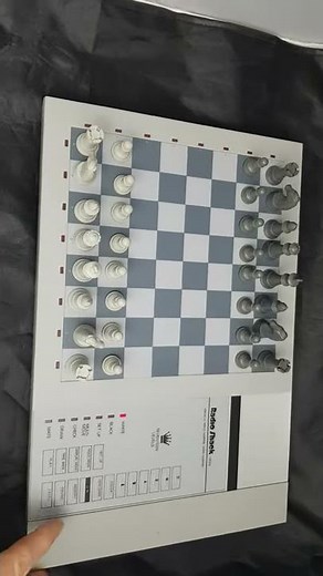 Radio Shack 1850 Computerized Electronic Chess Set 17 Levels 60-2201A VTG 1988