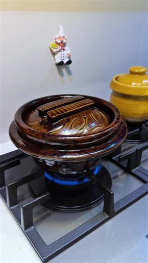 砂锅无水锁鲜技巧，海鲜这样做太好吃#下饭神器 #砂锅#厨房小技巧 #无水闷虾 #砂锅