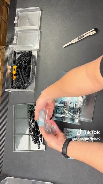 Building the Land Rover Defender with LEGO Technic