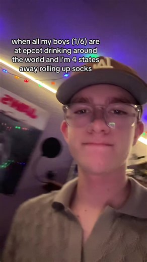 HOW I WOULD LOVE TO BE 1/6 IM TOO IMPATIENT FOR THIS PROGRAM. #dcp #disneycollegeprogram #flamingocrossings #dcprolereveal #foryoupage