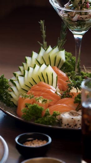 Não é fome é vontade específica 🍣😮‍💨 Daquelas que só passa quando o sushi vem bem feito, bem montado e do jeito que você já conhece 🥢🔥 Se deu vontade, você sabe onde ir Sushi da Praça 🍣❤️ #SushiDaPraça #RJÉDoSushi #FoodpornRJ #SushiLovers #ComidaJaponesa #SushiTime #VontadeReal