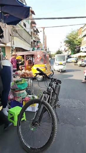 Wet market walking tour