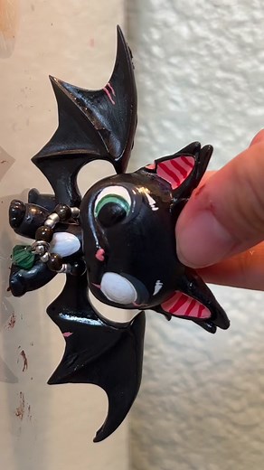 I AM IM LOVE WITH THIS BAT CAT (also shout out to @☼✦𝔸𝕔𝕖✦☼ who made the necklace the bat cat is wearing) #lps #lpscustom #lpscollection #lpsmuser #lpscustoms #lpscustomizer #lpspopular #lpscommunity #fyp #lpscat #lpsshorthaircat #lpsfox #lpsdog