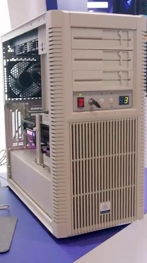 The BEST retro case from SILVERSTONE!