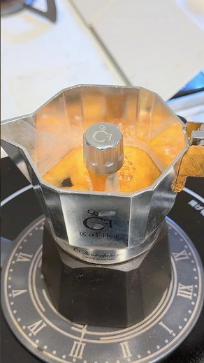 Changing the heat source for a moka pot experiment ☕😋 #mokapot #coffee #coffeelover